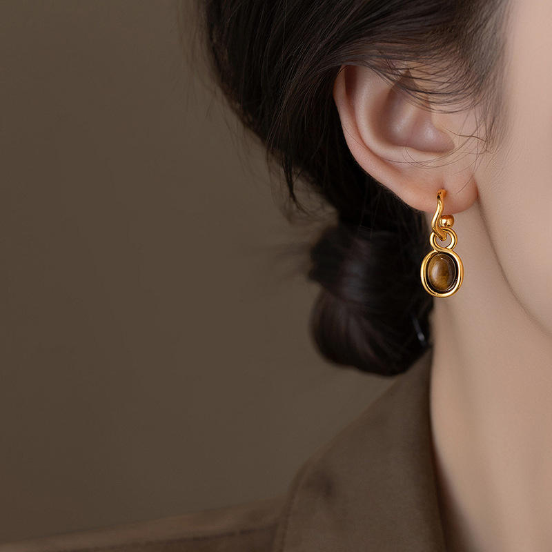 Gold Oval Amber Stone Drop Earrings