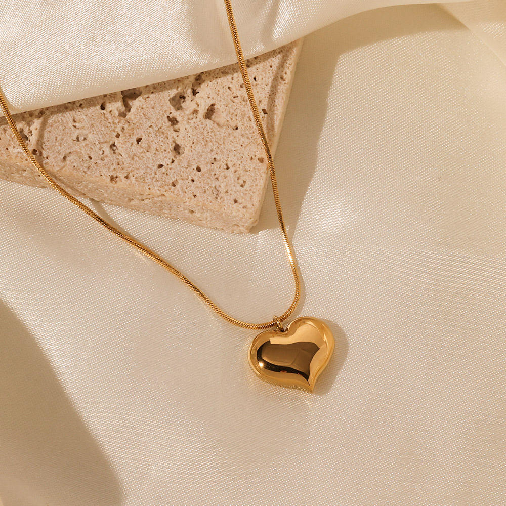 Lumière Heart Pendant Necklace