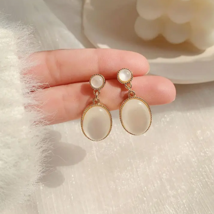 Retro palace white moonlight cat's eye earrings