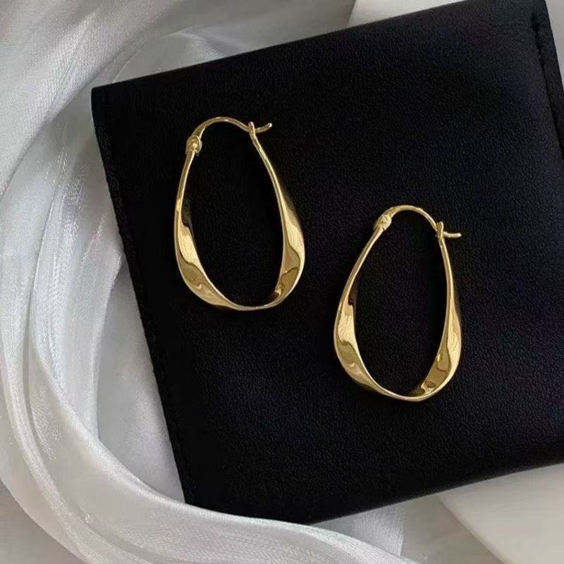 Minimal Teardrop Hoop Earrings