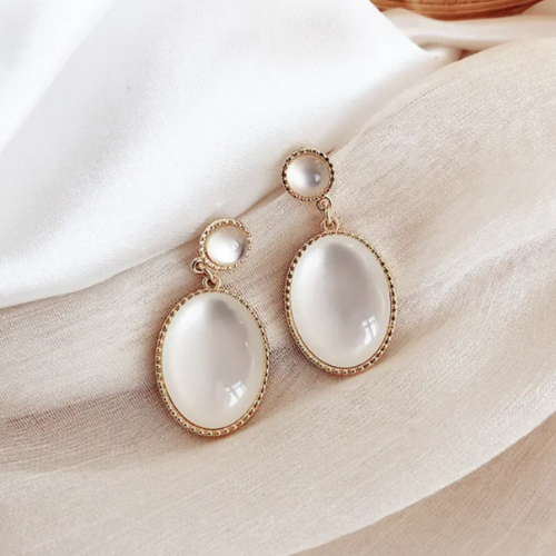 Retro palace white moonlight cat's eye earrings