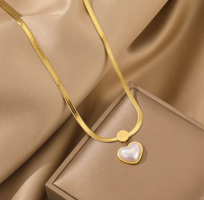 Stainless Steel Gold Plated Jewelry Love Heart Shaped Pearl Pendant Necklace for Women