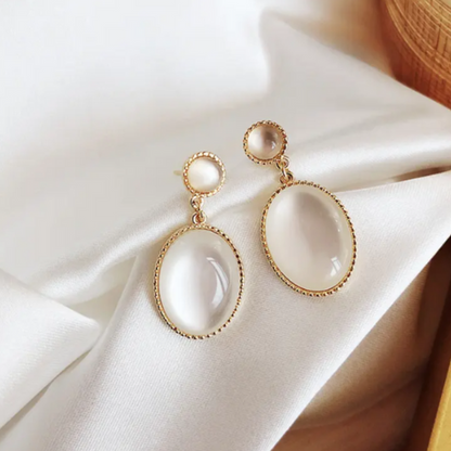 Retro palace white moonlight cat's eye earrings