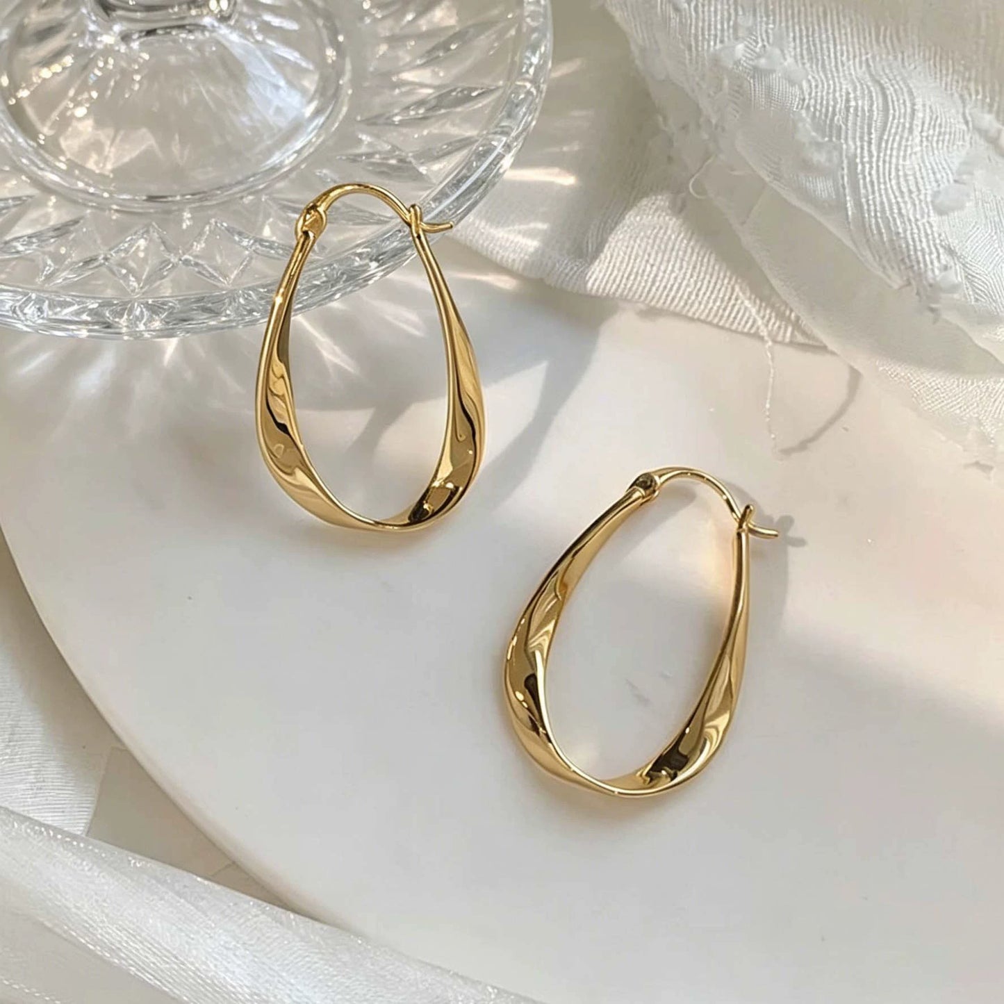 Minimal Teardrop Hoop Earrings