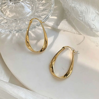 Minimal Teardrop Hoop Earrings