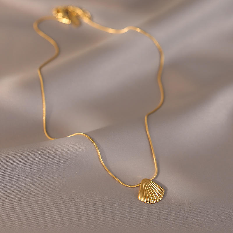 Gold Shell Pendant Snake Chain Necklace