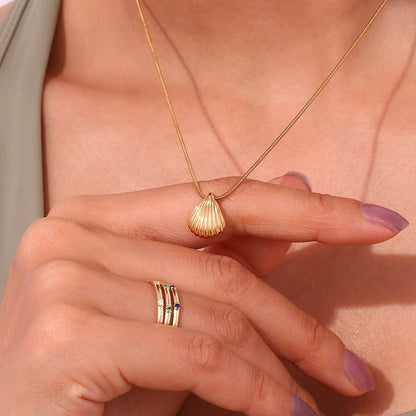 Gold Shell Pendant Snake Chain Necklace