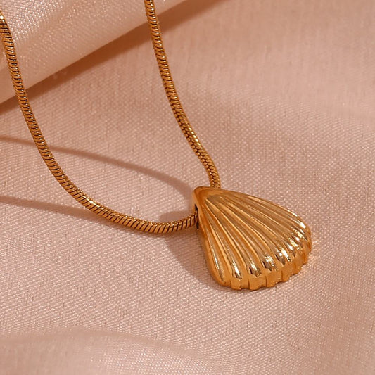 Gold Shell Pendant Snake Chain Necklace