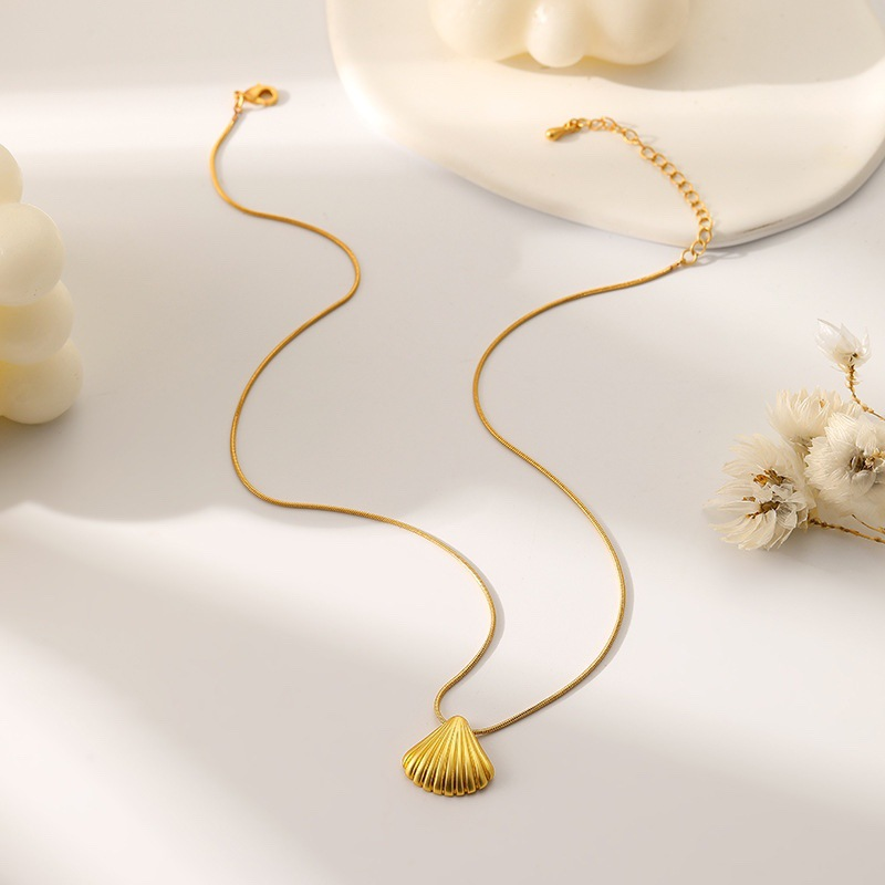 Gold Shell Pendant Snake Chain Necklace