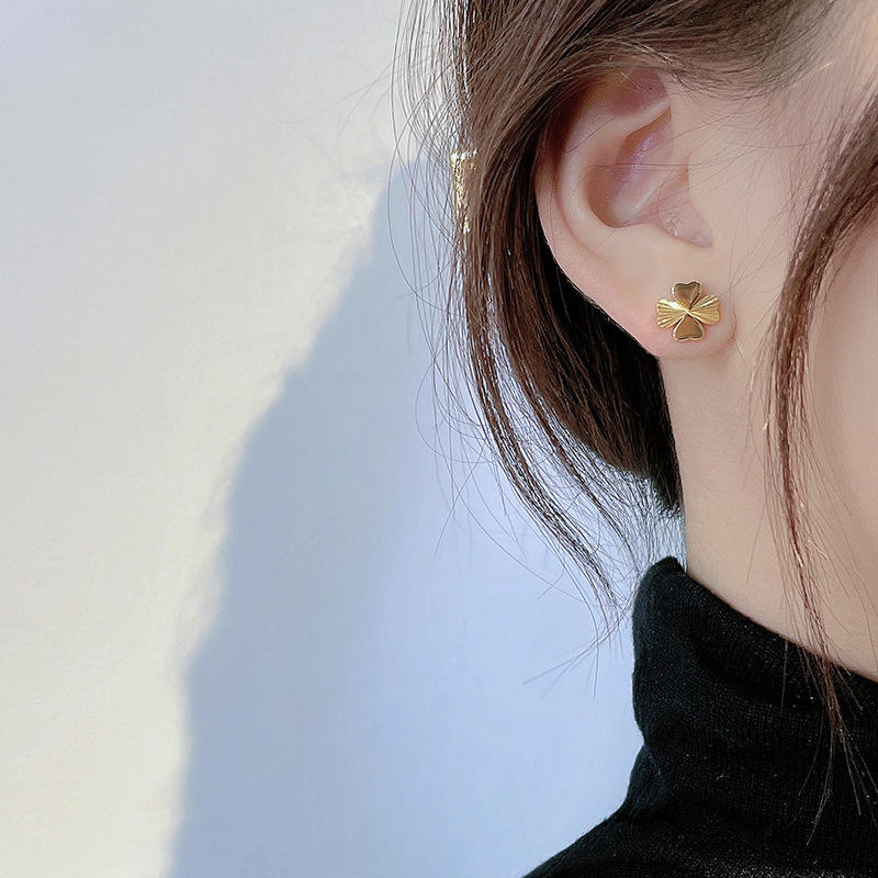 Gold Clover Stud Earrings