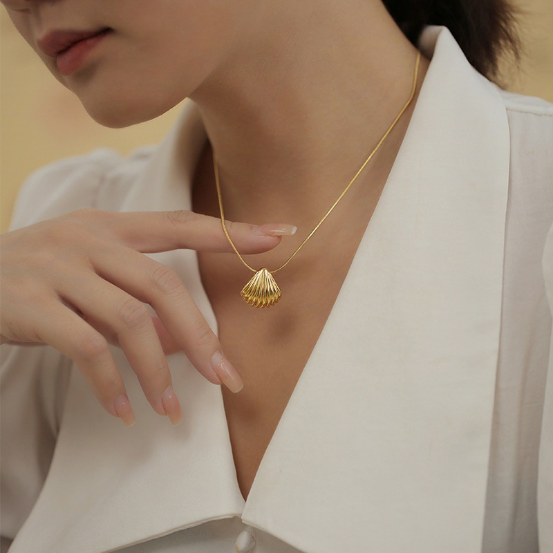Gold Shell Pendant Snake Chain Necklace