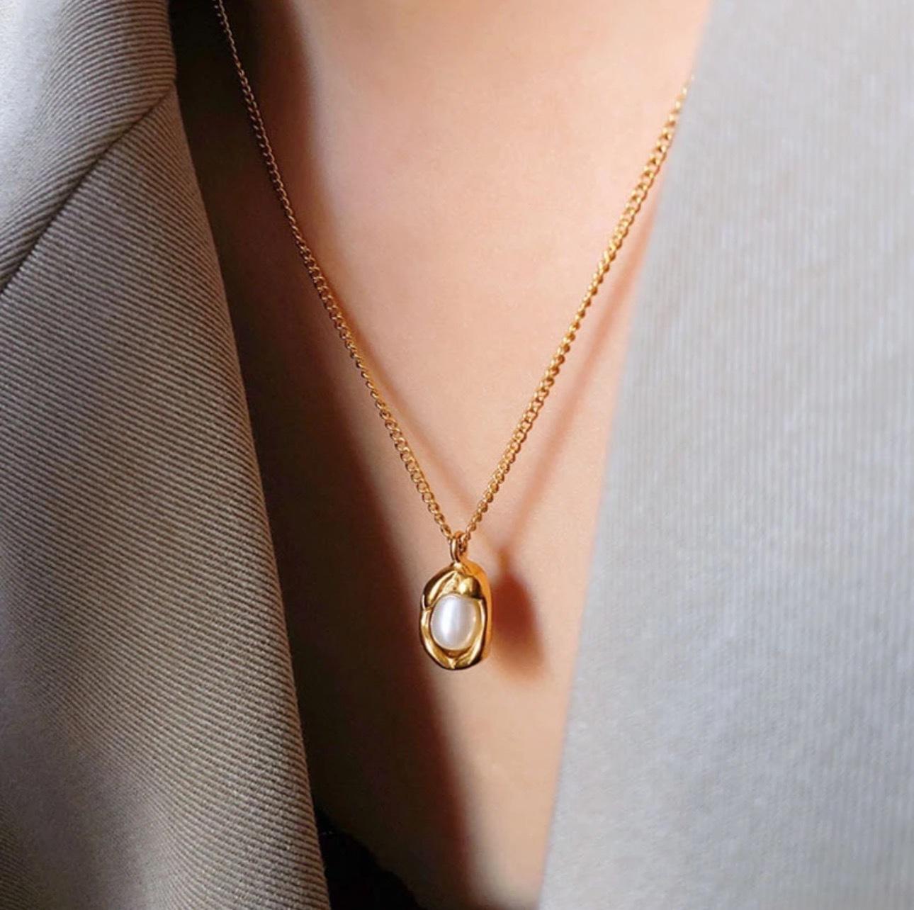 Elegant Pearl Drop Gold Pendant Necklace