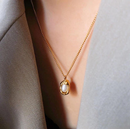 Elegant Pearl Drop Gold Pendant Necklace