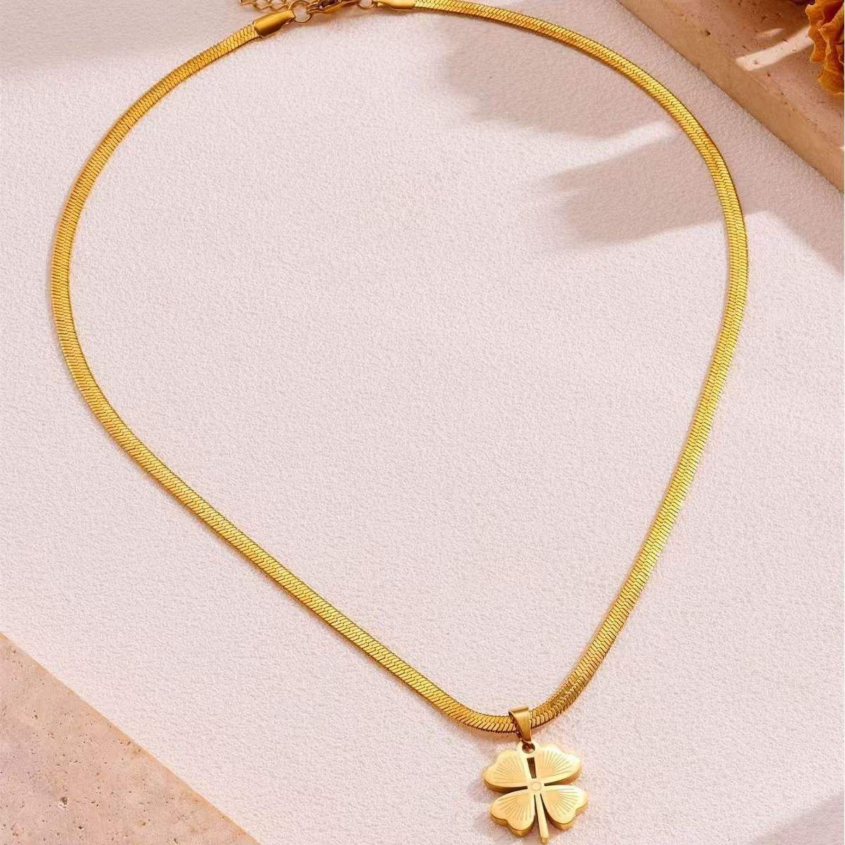 Clover Pendant Necklace