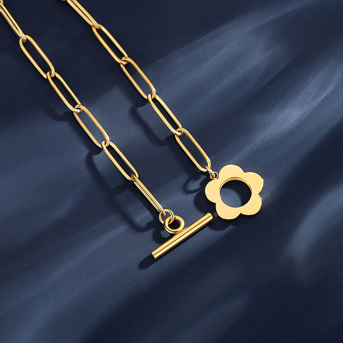 Golden Link Chain Bracelet with Floral Toggle – Anti-Tarnish
