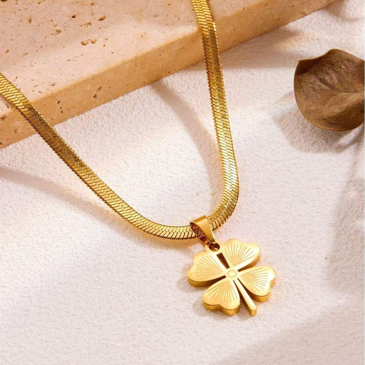 Clover Pendant Necklace