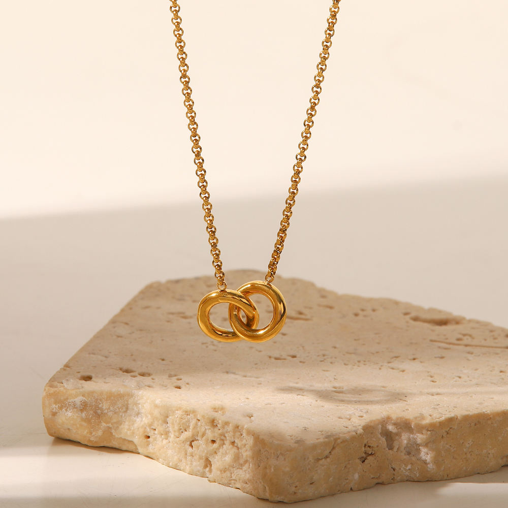 Double Ring Pendant Necklace