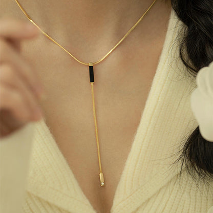 Noireline Drop Pendant Necklace
