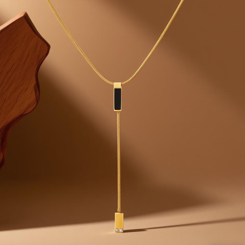 Noireline Drop Pendant Necklace