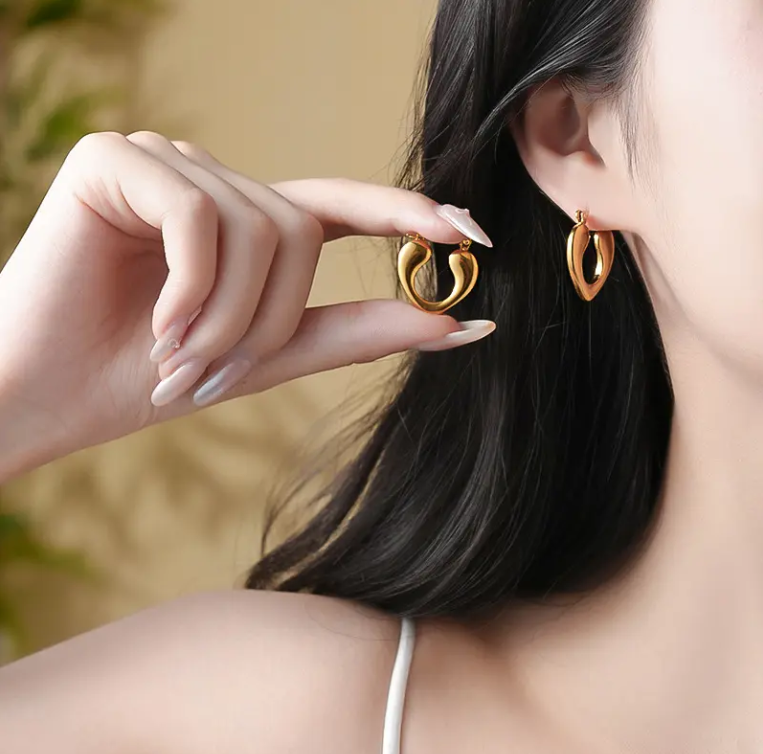 Heart-shaped earrings 18k gold-plated earrings - BlingVows - Best Imitation & Anti Tarnish Jewelry Wholesaler