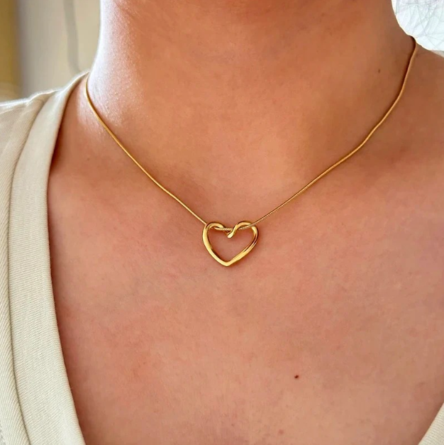 Trendy Heart Hollow Necklace - BlingVows - Best Imitation & Anti Tarnish Jewelry Wholesaler