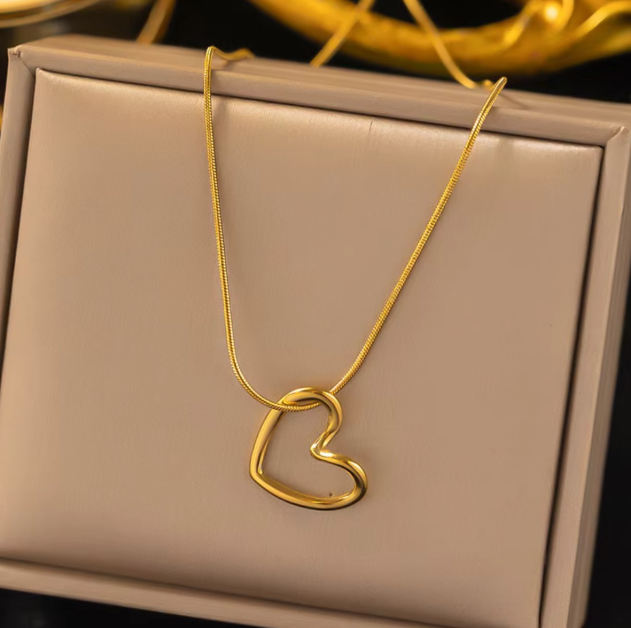 Trendy Heart Hollow Necklace - BlingVows - Best Imitation & Anti Tarnish Jewelry Wholesaler